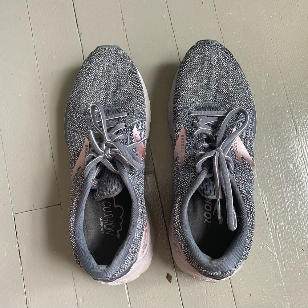 Brooks Sneakers